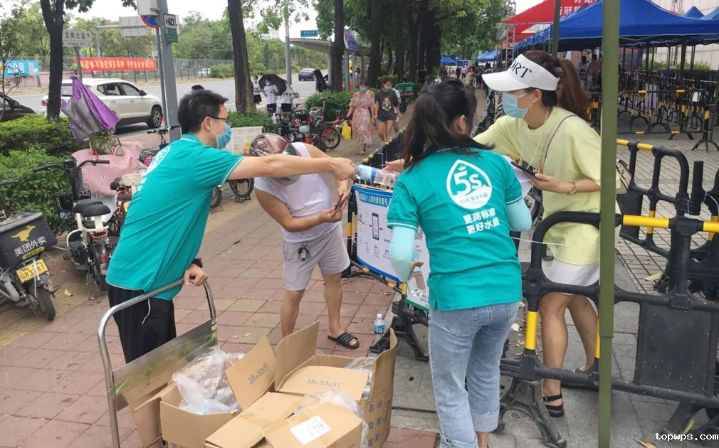 助力疫情防控|点点彩票app下载官网最新版安卓向疫苗临时接种点送清凉