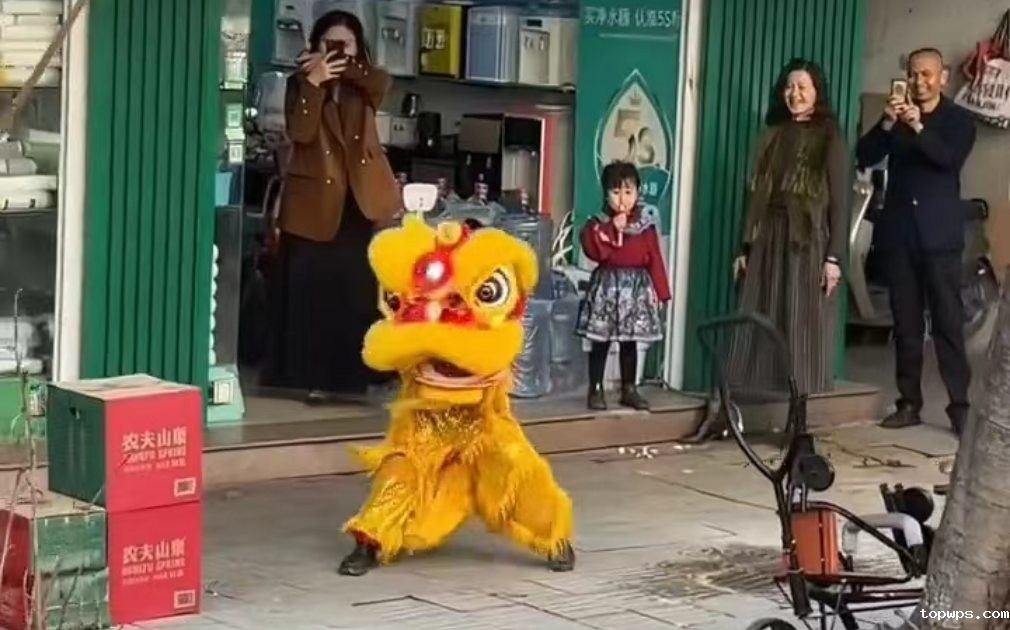 传承的力量|点点彩票app下载官网最新版安卓“小狮子”女孩火爆全网
